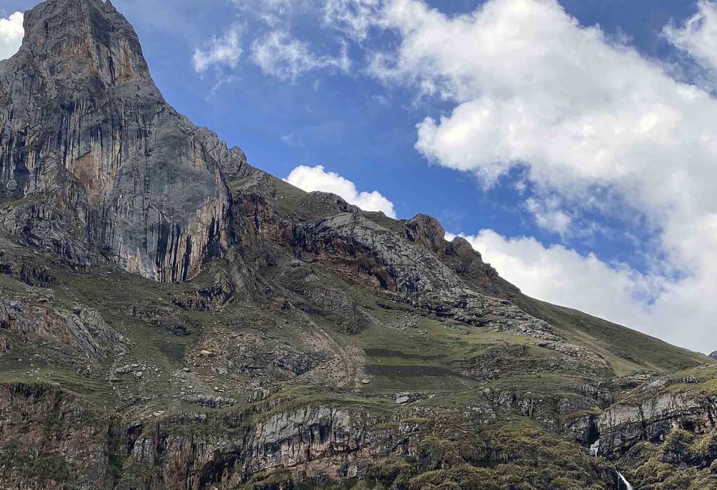 Rock Climbing: Sacred Valley – Lamay